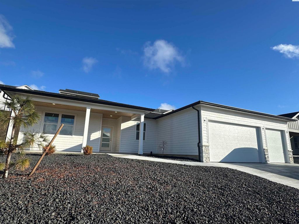 Photo of 610 SW Wallowa St, Pullman, WA 99163 (MLS # 290856)