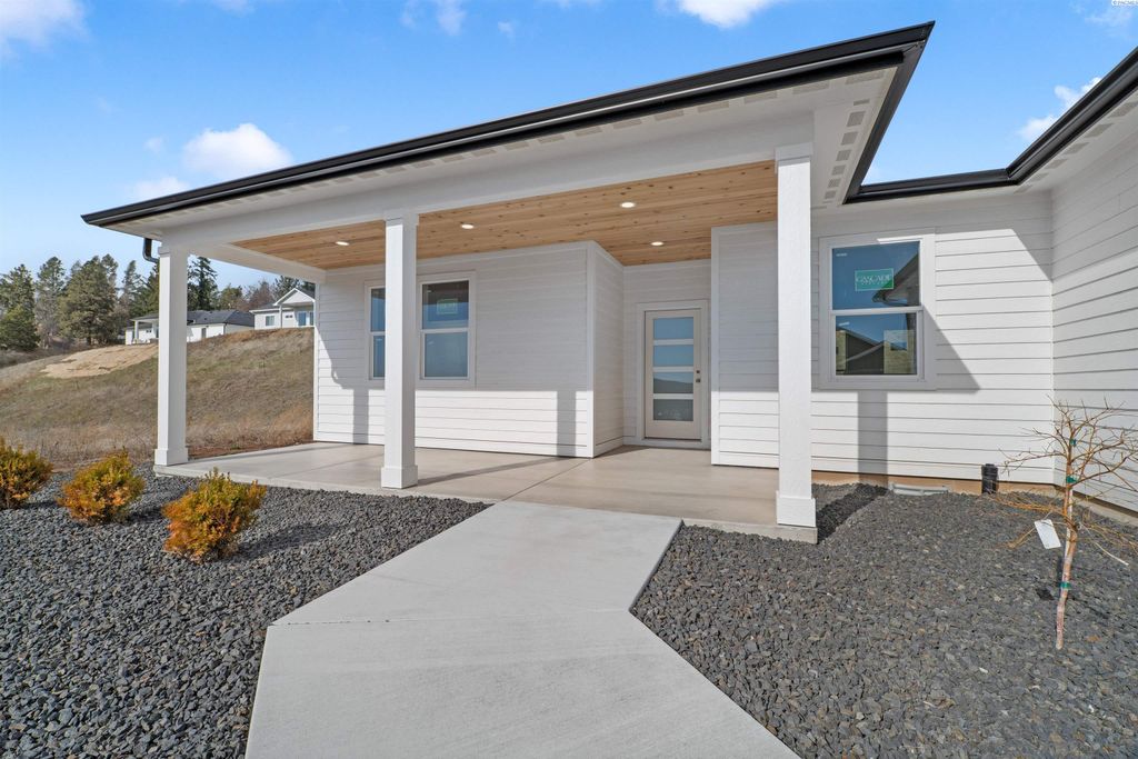 Photo of 610 SW Wallowa St, Pullman, WA 99163 (MLS # 290856)