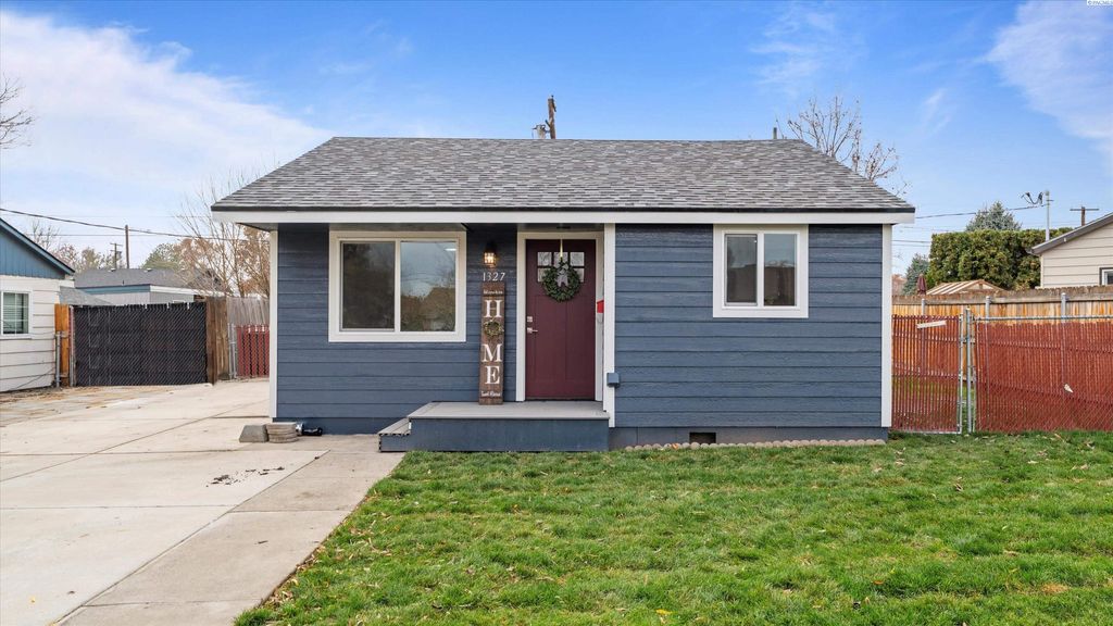 Photo of 1327 Sanford Ave, Richland, WA 99354 (MLS # 289063)