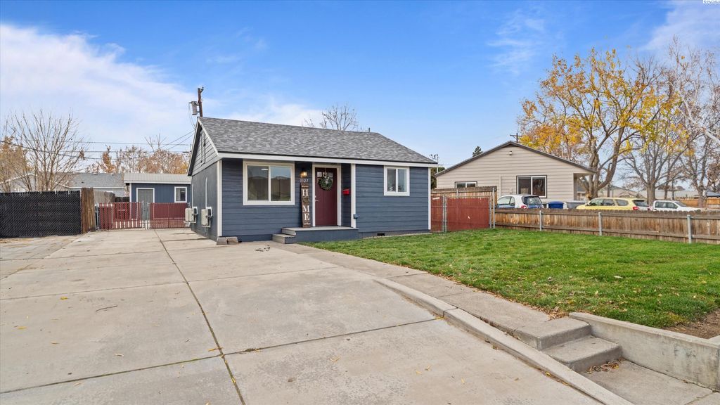 Photo of 1327 Sanford Ave, Richland, WA 99354 (MLS # 289063)