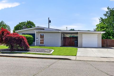 Photo of 803 N Huntington St, Kennewick, WA 99336 (MLS # 293237)