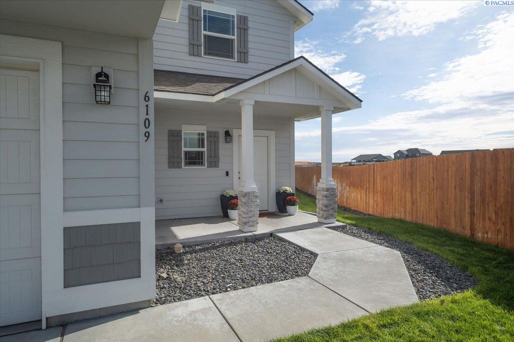Photo of 6109 Tarsus Lane, Pasco, WA 99301 (MLS # 292646)