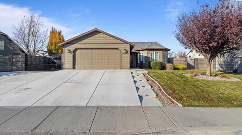 Photo of 3906 S Quincy Street, Kennewick, WA 99337 (MLS # 289000)