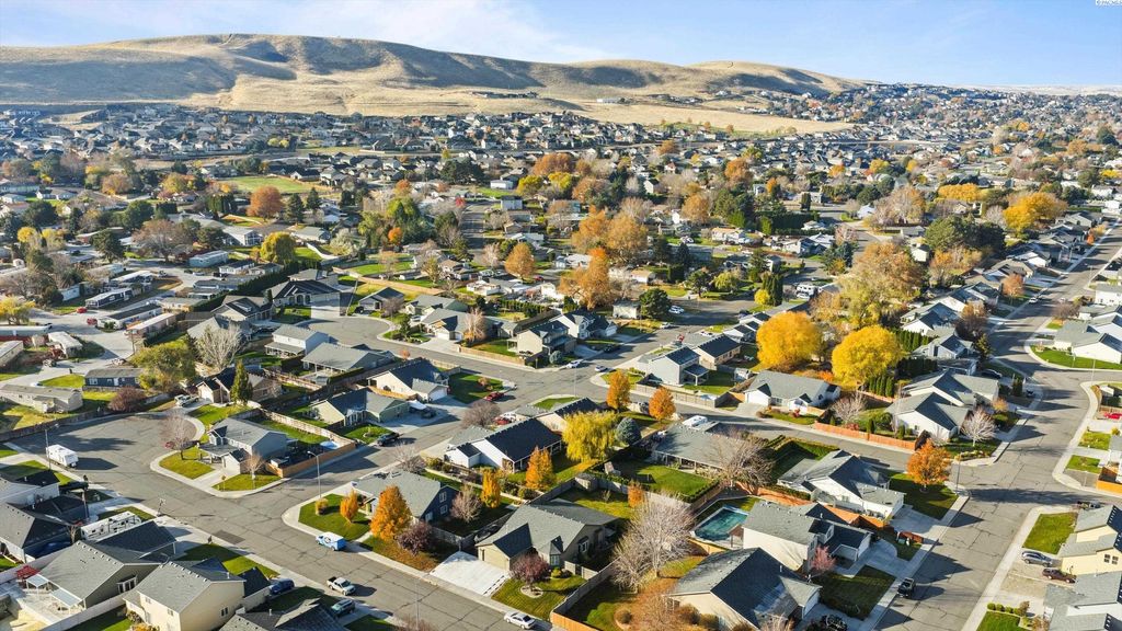 Photo of 3906 S Quincy Street, Kennewick, WA 99337 (MLS # 289000)