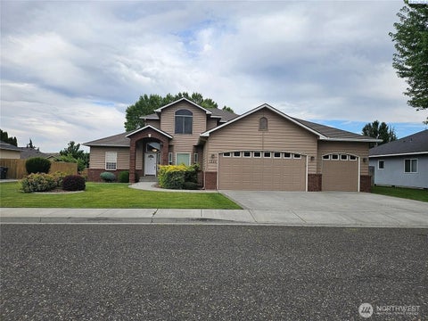 Photo of 1240 Vintage Ave, Richland, WA 99352 (MLS # 288302)