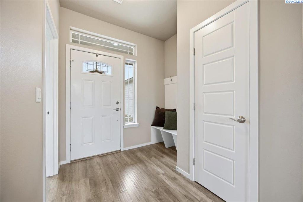 Photo of 513 S Owen Ave, Pasco, WA 99301 (MLS # 289642)