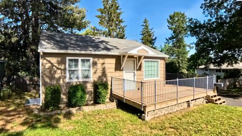 Photo of 1020 NW Charlotte St, Pullman, WA 99163 (MLS # 294101)