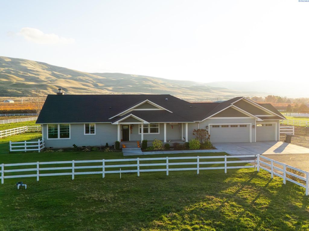 Photo of 67809 W Island View Pr Nw Pr, Prosser, WA 99350 (MLS # 289086)