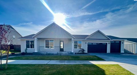 Photo of 4369 Lolo Way, Richland, WA 99352 (MLS # 294858)
