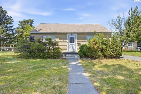 Photo of 413 Douglass Ave, Richland, WA 99352 (MLS # 293209)