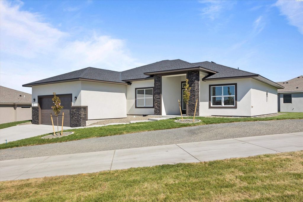 Photo of 1056 Makah Ct, Richland, WA 99352 (MLS # 291852)