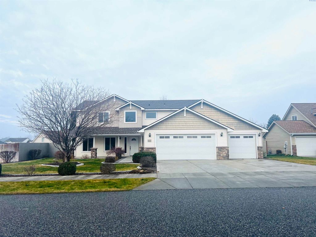 Photo of 4112 Fernwood Ln, Pasco, WA 99301 (MLS # 290547)