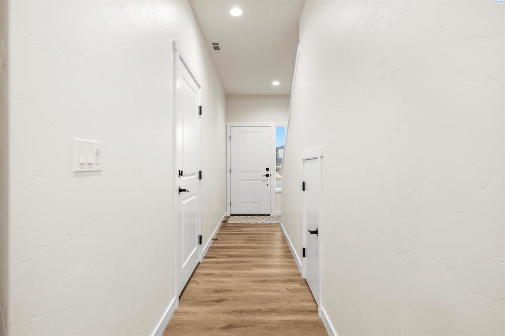 Photo of 5837 W 40th Ct, Kennewick, WA 99338 (MLS # 289734)