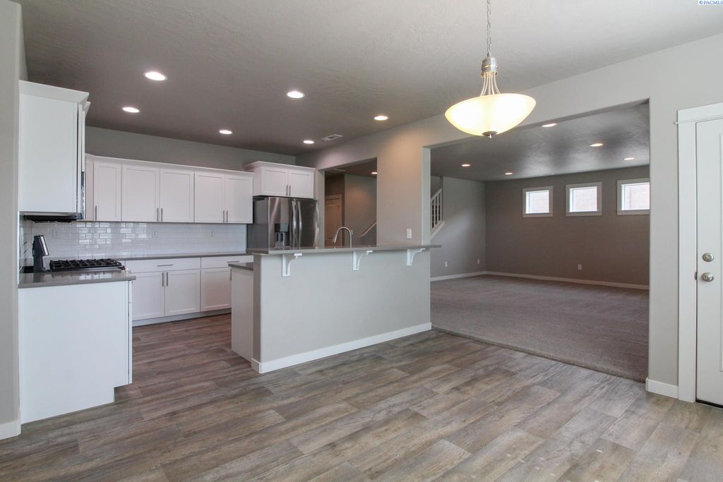 Photo of 3073 Duval Loop, Richland, WA 99352 (MLS # 292977)