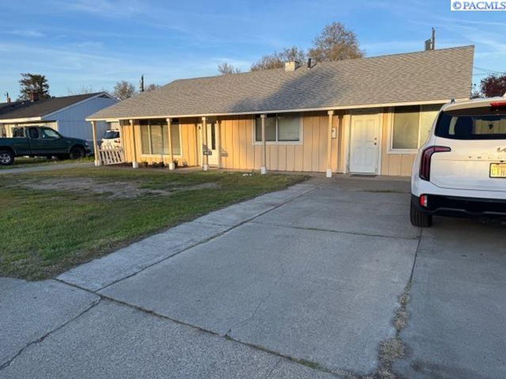 Photo of 901 S Garfiled St, Kennewick, WA 99336 (MLS # 291892)