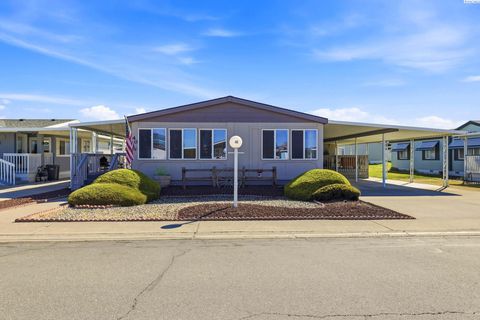 Photo of 312 S Columbia Center Blvd. #40 Blvd, Kennewick, WA 99336 (MLS # 292023)