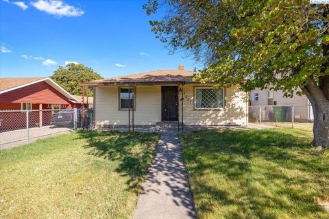 Photo of 2207 W 6th Ave, Kennewick, WA 99336 (MLS # 286520)