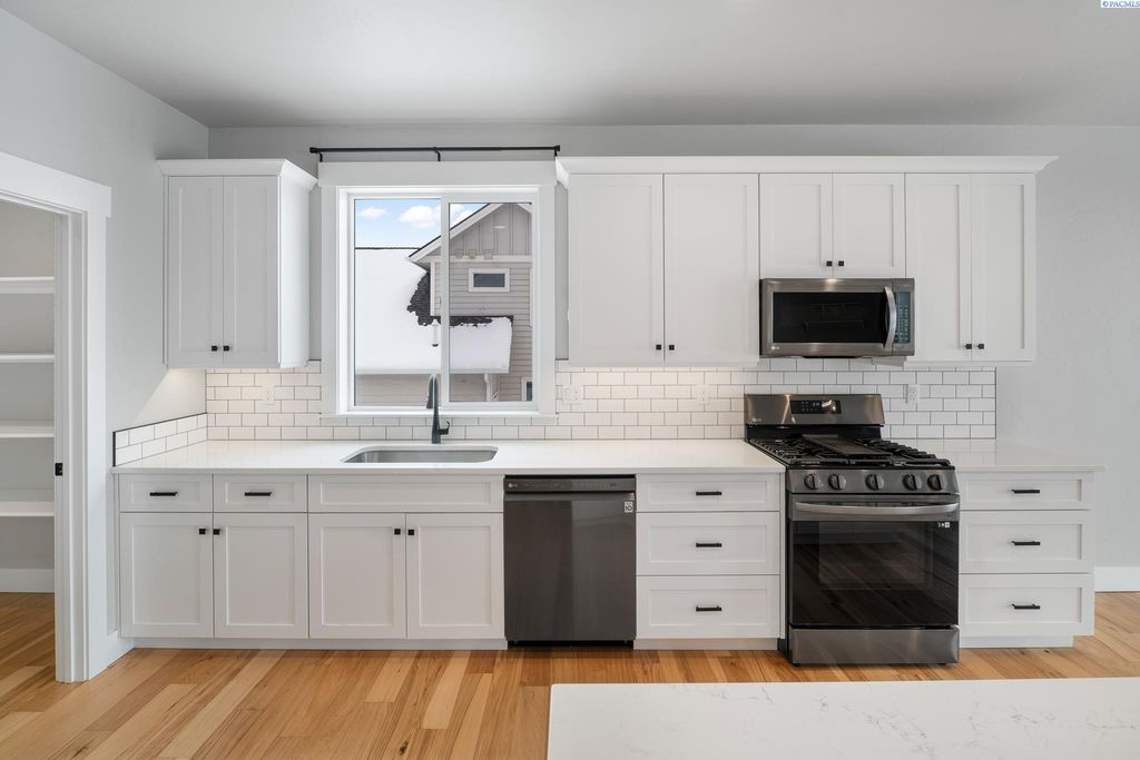 Photo of 1120 Overlook Dr, Pullman, WA 99163 (MLS # 290929)