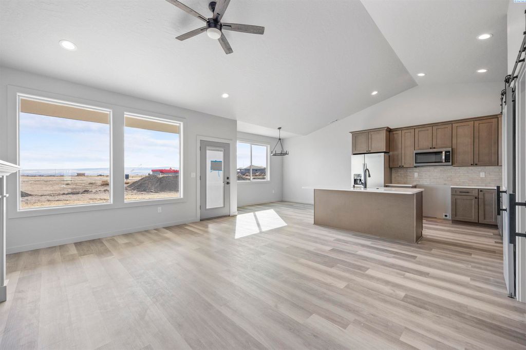 Photo of 2914 E Helena St, Pasco, WA 99301 (MLS # 290392)