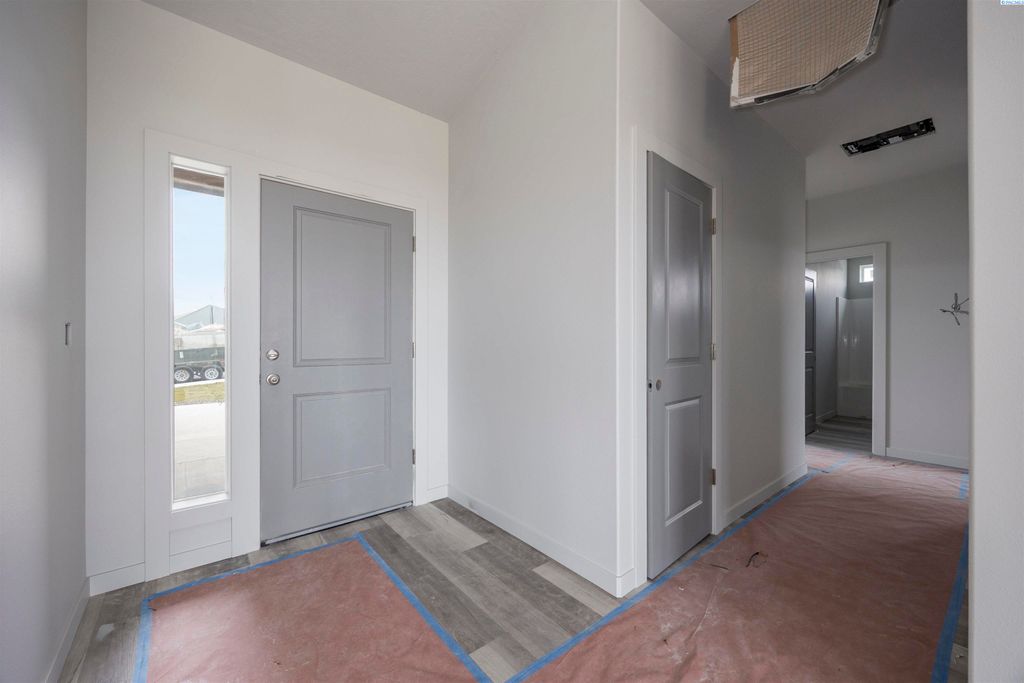 Photo of 2914 E Helena St, Pasco, WA 99301 (MLS # 290392)