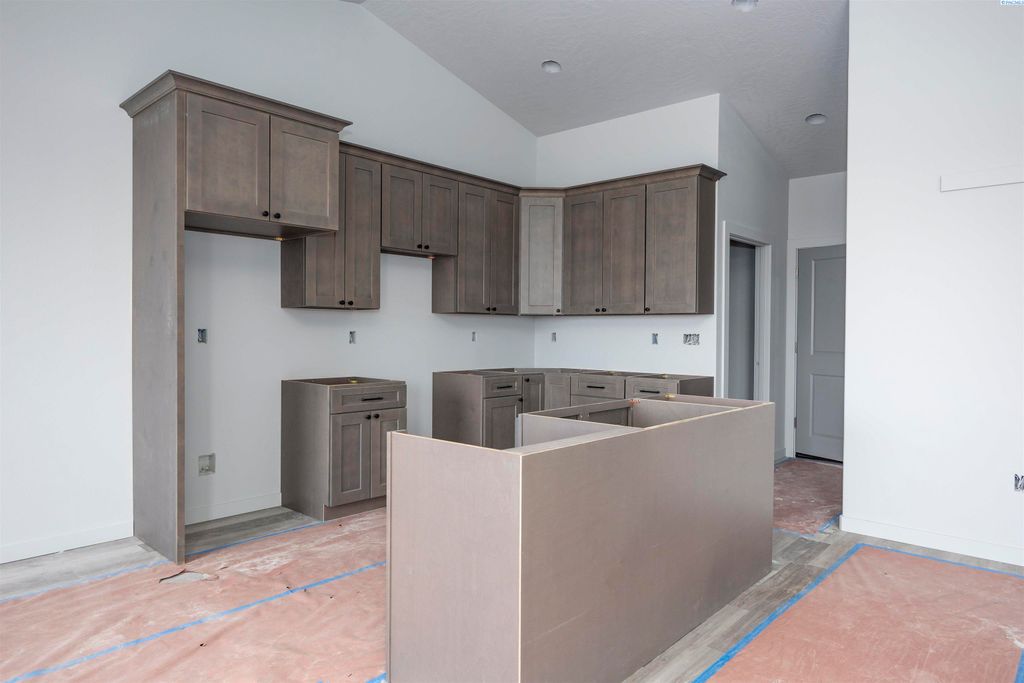 Photo of 2914 E Helena St, Pasco, WA 99301 (MLS # 290392)