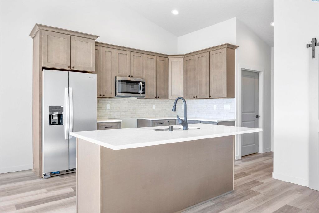 Photo of 2914 E Helena St, Pasco, WA 99301 (MLS # 290392)