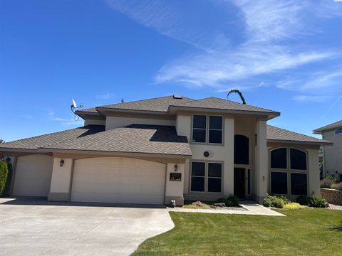 Photo of 3405 S Johnson St, Kennewick, WA 99337 (MLS # 288309)