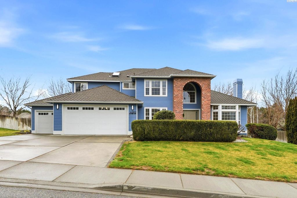 Photo of 4202 S Irby Loop, Kennewick, WA 99337 (MLS # 290613)