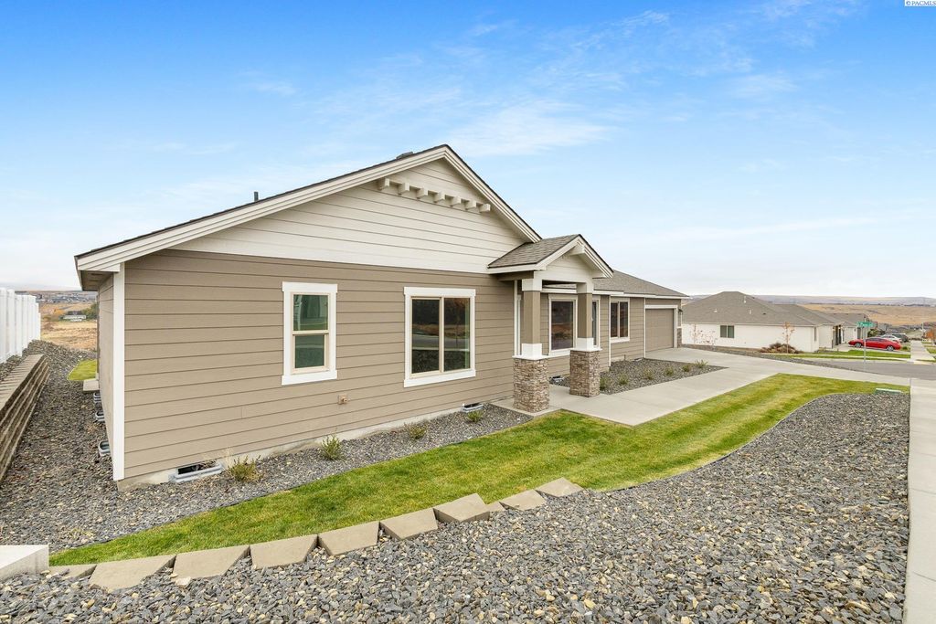 Photo of 6327 W 28th Ave, Kennewick, WA 99338 (MLS # 291707)