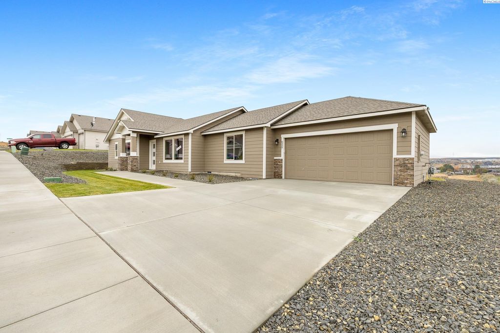 Photo of 6327 W 28th Ave, Kennewick, WA 99338 (MLS # 291707)