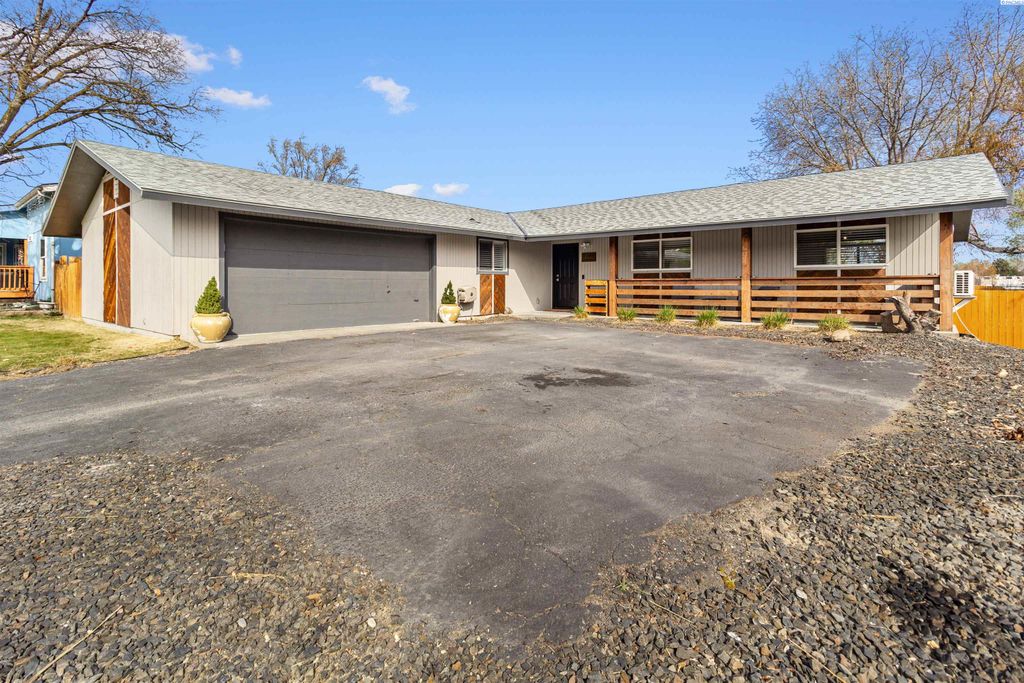 Photo of 1204 W 26th Avenue, Kennewick, WA 99337 (MLS # 291741)
