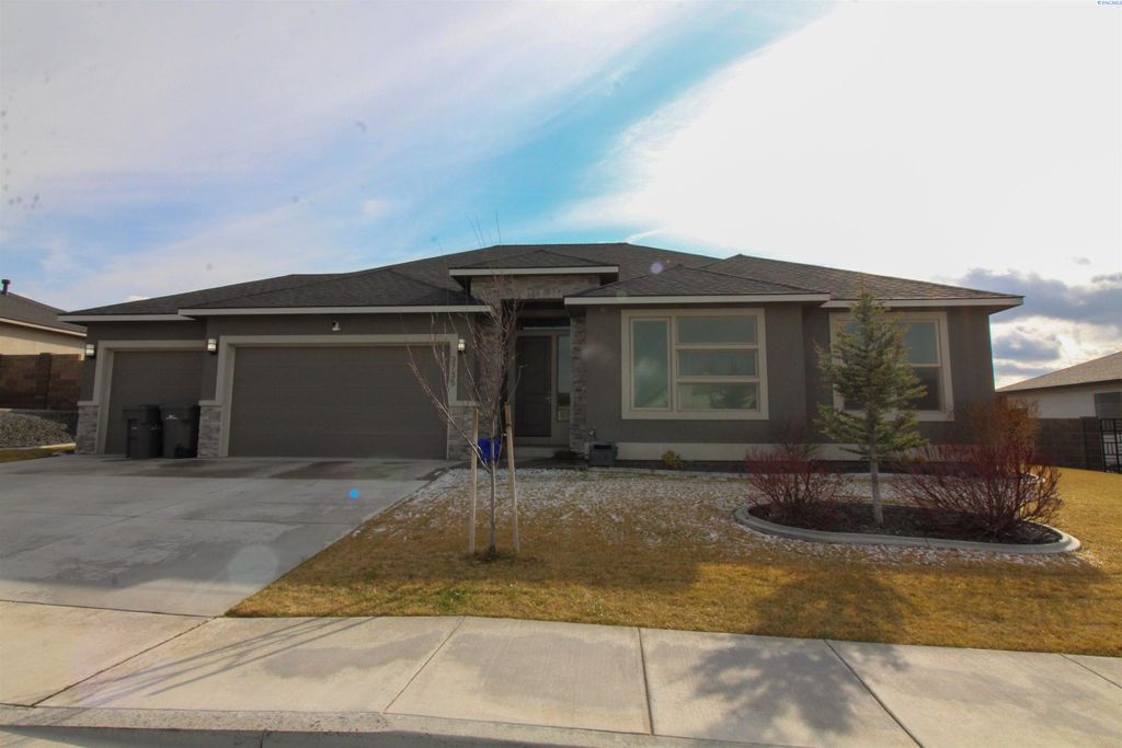 Photo of 3735 W 49th Avenue, Kennewick, WA 99337 (MLS # 290731)