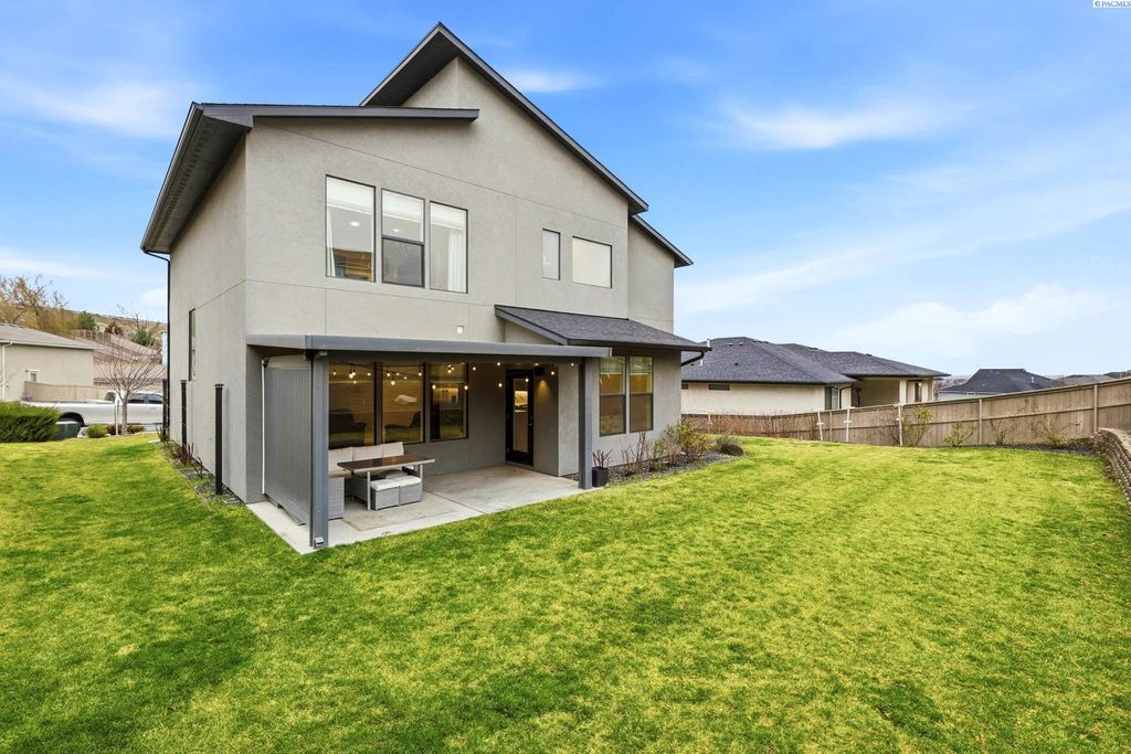 Photo of 4857 Tillamook Dr, Richland, WA 99352 (MLS # 289896)