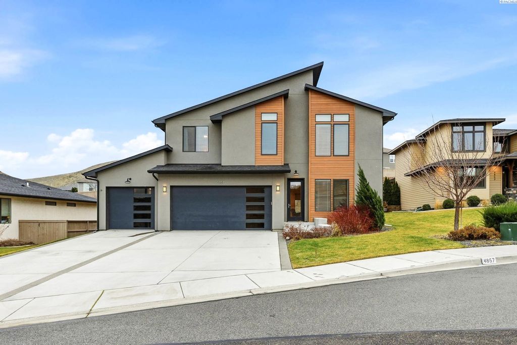 Photo of 4857 Tillamook Dr, Richland, WA 99352 (MLS # 289896)