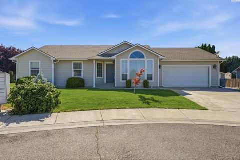 Photo of 1793 Maui Dr, Richland, WA 99352 (MLS # 293809)