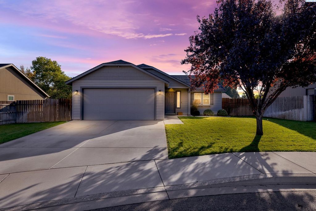 Photo of 1241 S Keller Place, Kennewick, WA 99338 (MLS # 287997)