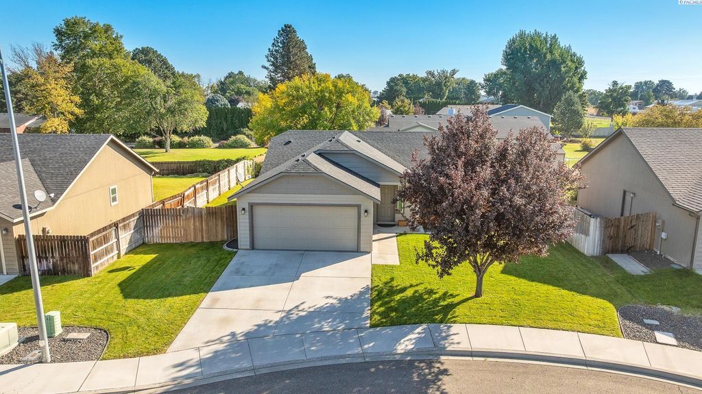 Photo of 1241 S Keller Place, Kennewick, WA 99338 (MLS # 287997)
