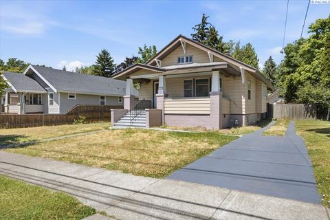 Photo of 615 Pleasant ST, Walla Walla, WA 99362 (MLS # 294534)