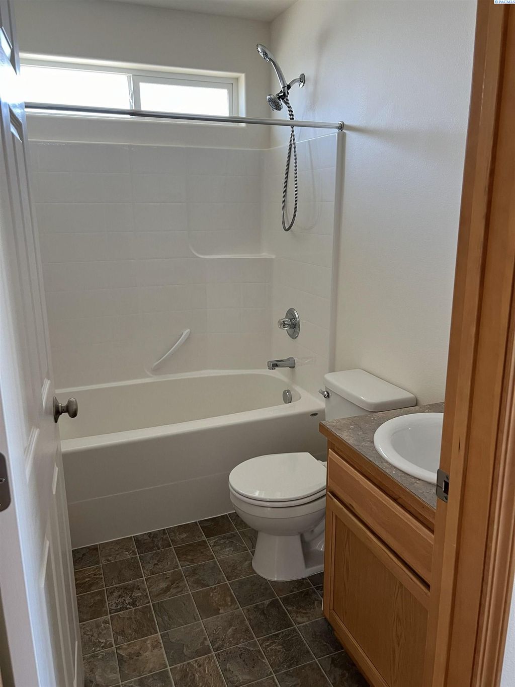 Photo of 4519 Catalonia Drive, Pasco, WA 99301 (MLS # 289612)