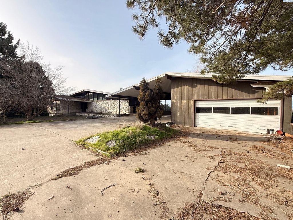 Photo of 40 Sand Hill Rd, Grandview, WA 98930 (MLS # 291029)