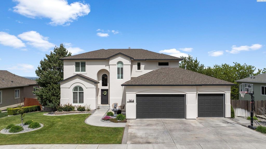 Photo of 1614 W 51st Avenue, Kennewick, WA 99337 (MLS # 287750)