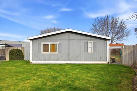 Photo of 2917 W 19th Ave Spc 156 Ave #156, Kennewick, WA 99337 (MLS # 290896)