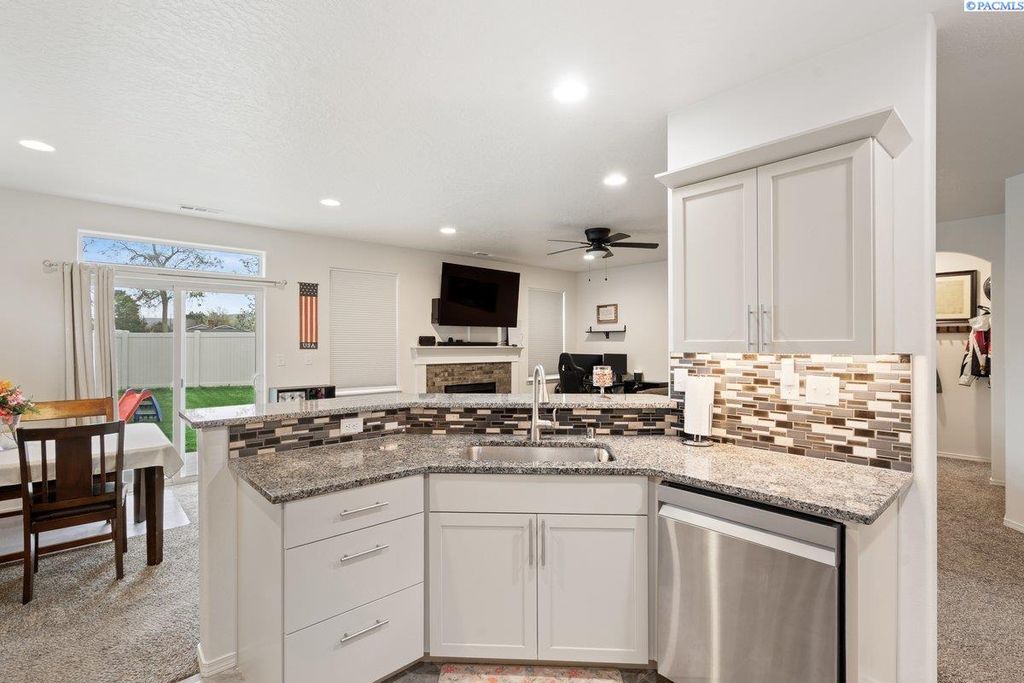 Photo of 2225 W 23rd Ave, Kennewick, WA 99337 (MLS # 292200)