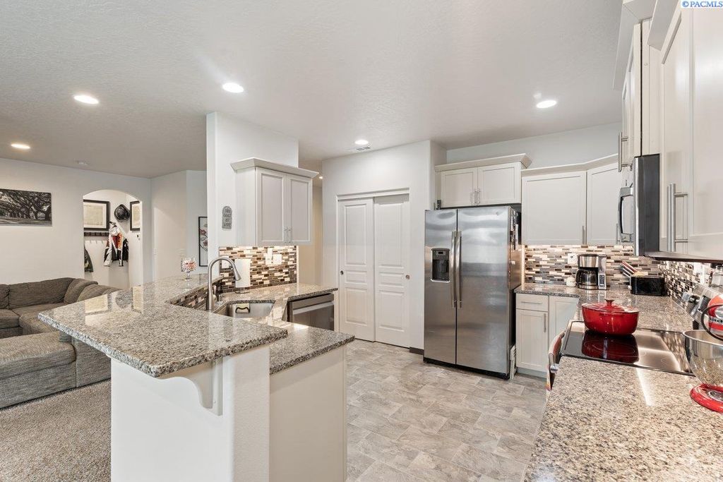 Photo of 2225 W 23rd Ave, Kennewick, WA 99337 (MLS # 292200)