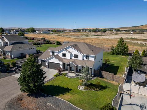 Photo of 2961 Karlee Drive, Richland, WA 99352 (MLS # 294598)