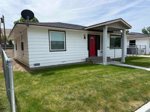 Photo of 819 Ellen Ave, Prosser, WA 99350 (MLS # 293026)