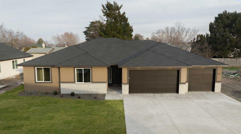 Photo of 1072 N Grant Place, Kennewick, WA 99336 (MLS # 288478)