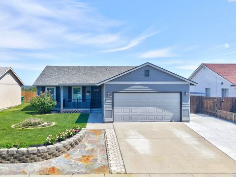 Photo of 8560 W Canyon Ave, Kennewick, WA 99336 (MLS # 294613)