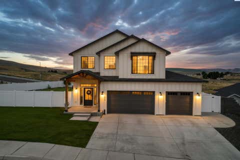 Photo of 1043 Duke Ln, West Richland, WA 99353 (MLS # 294776)
