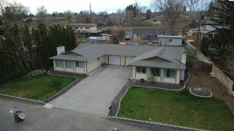 Photo of 6109/6111 W Arrowhead Ave, Kennewick, WA 99336 (MLS # 291400)